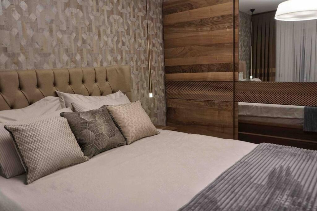 New Luxury 3-Bedroom Apartment Segovia Exterior foto